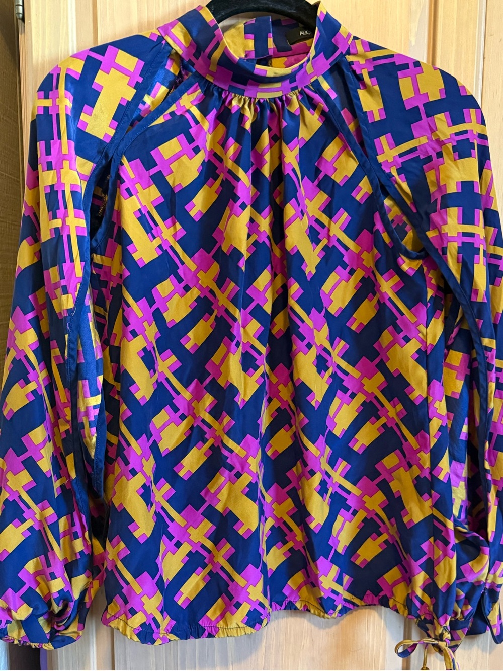 Alice and Trixie open arm Silk Blouse XS Geometric Print Mock Neck Long sleeve